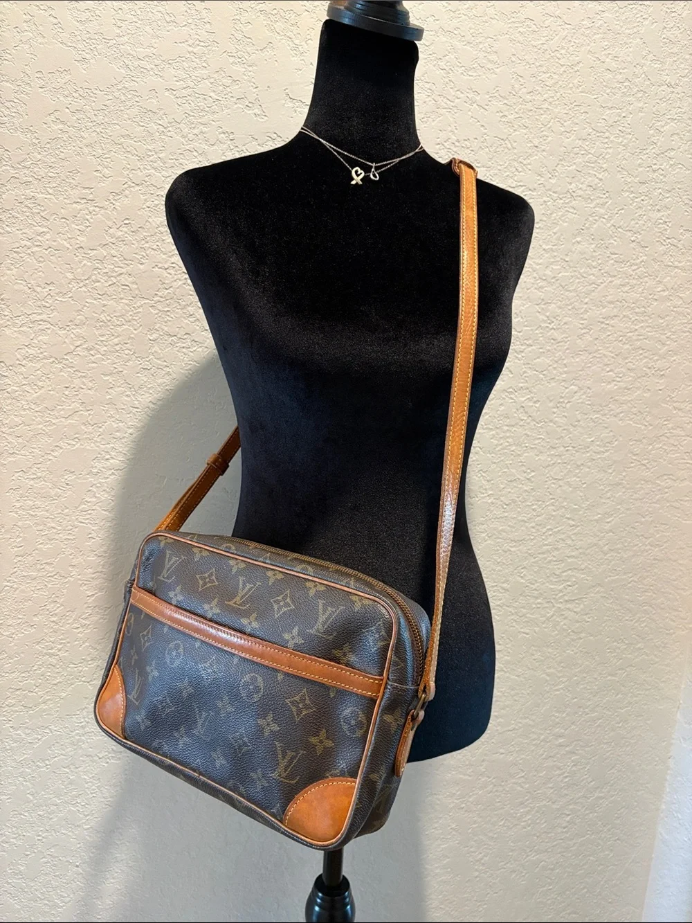Sold Louis Vuitton NO884 Trocadero 27 Brown Monogram LV Crossbody